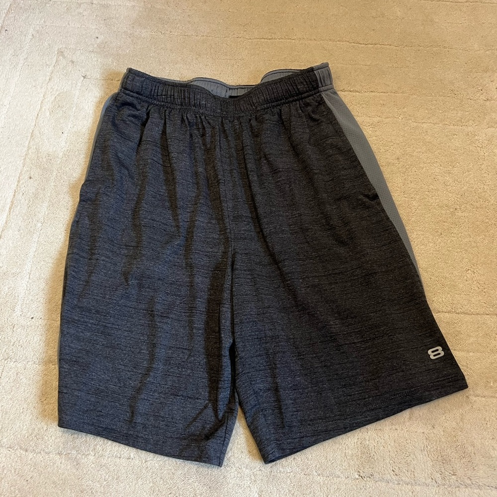 Mens layer 8 size M shorts